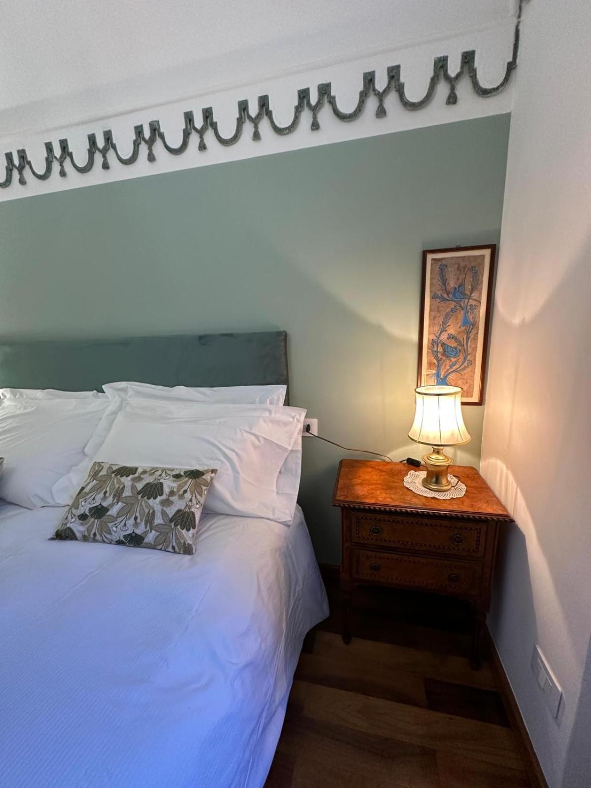 Elegant In A Historic Building, Just A Few Steps From The Duomo Apartment Florenz